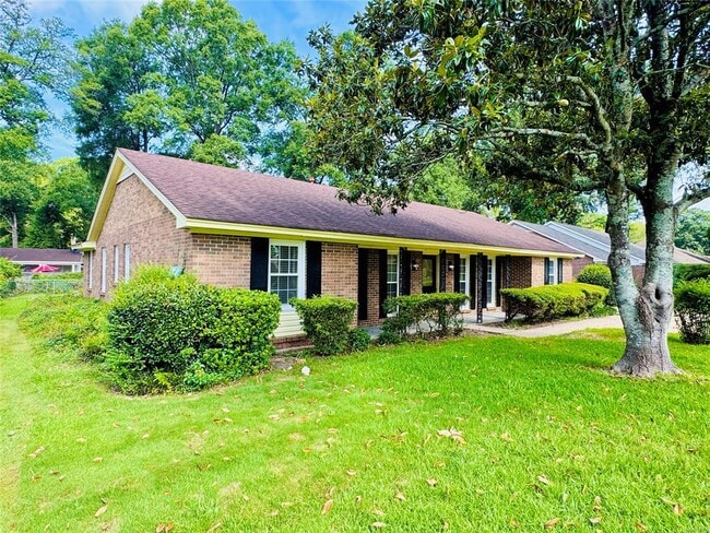 Photo - 713 Dubuque Dr