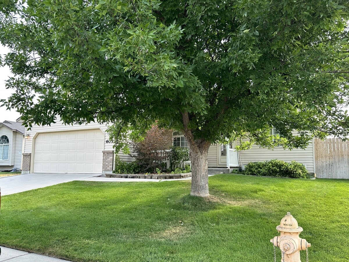 Photo - 605 W Mulberry Loop