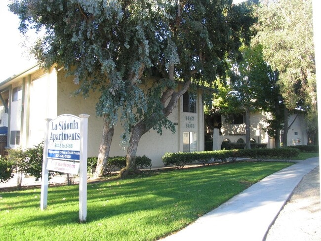 Building Photo - Spacious 1 Bedroom 1 Bath Upstairs Unit 3464