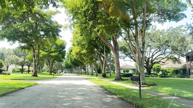 400 NW 127th Ave Unit 16