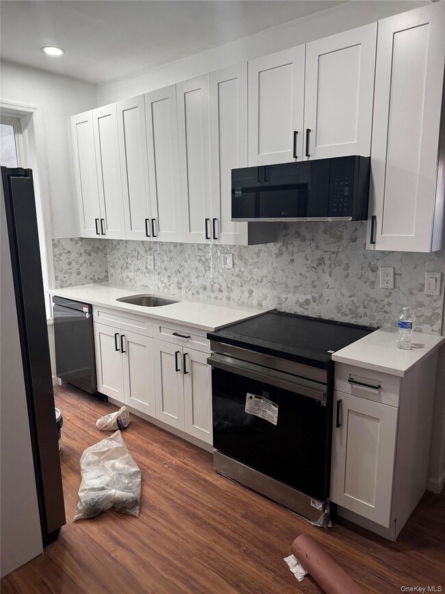 Building Photo - 133 E 55th St Unit 1