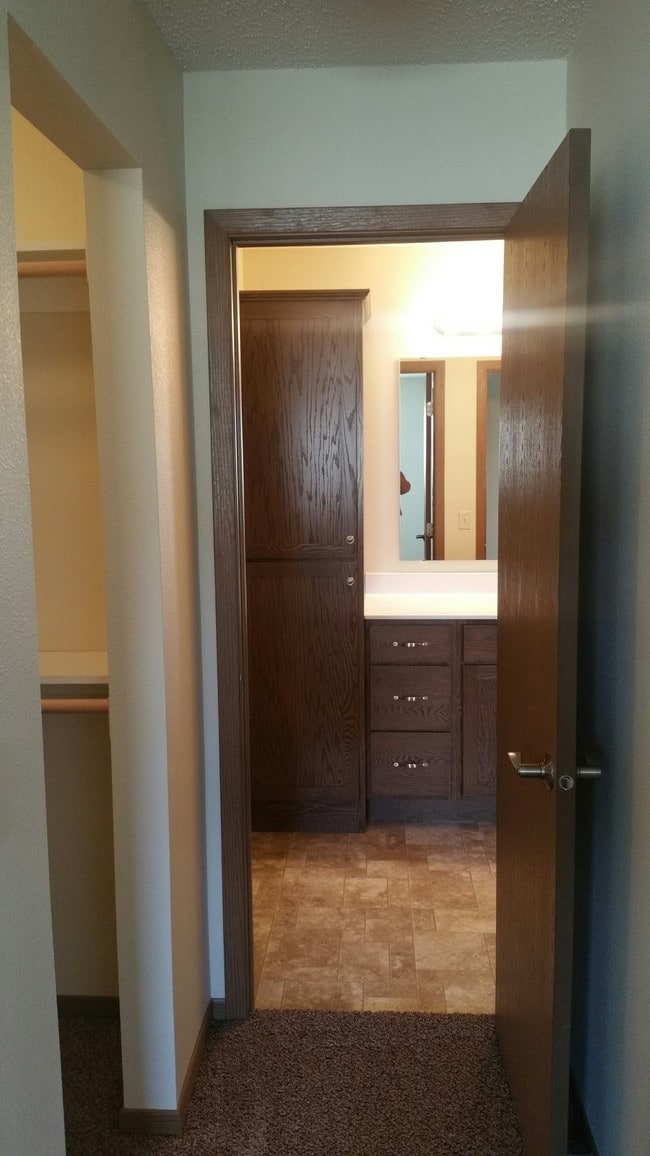 2BR Townhome - Graceview Townhomes