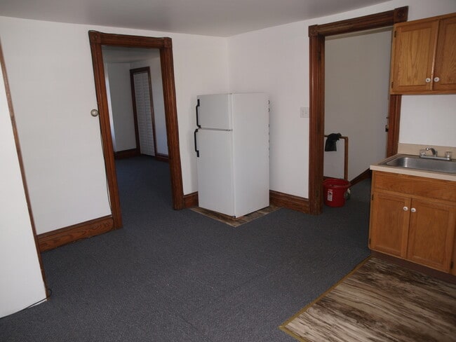 Cocina con refrigerador - 39 S 10th St Apartamentos Unidad 3