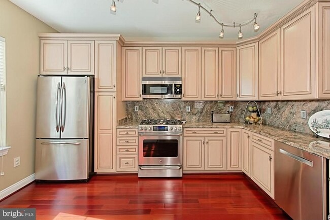 Photo - 5060 Kilburn St