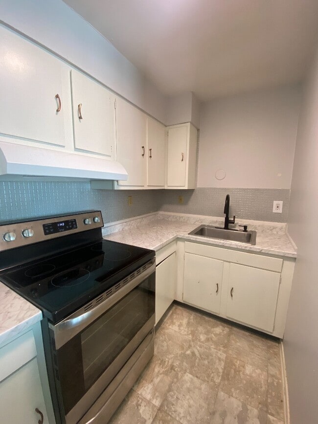 Building Photo - 3737E Morganford Rental