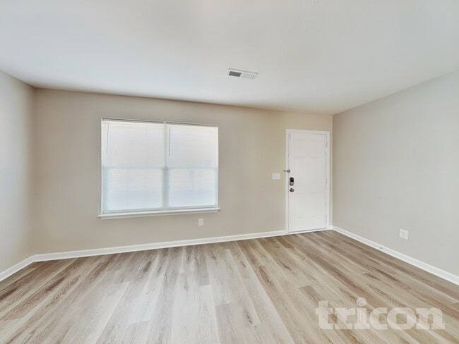 Photo - 6800 Lakinsville Ln