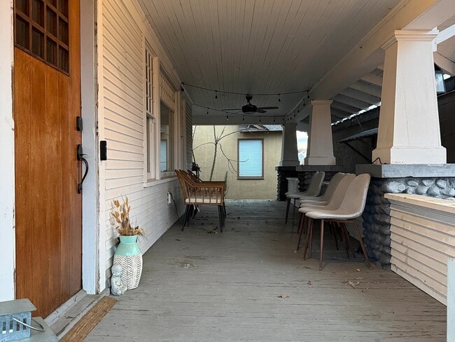 Photo - 237 Basin St SW