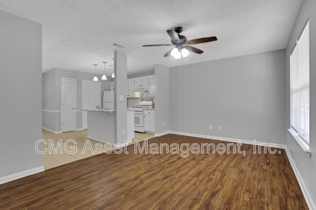 Photo - 1338 N Hampton Dr