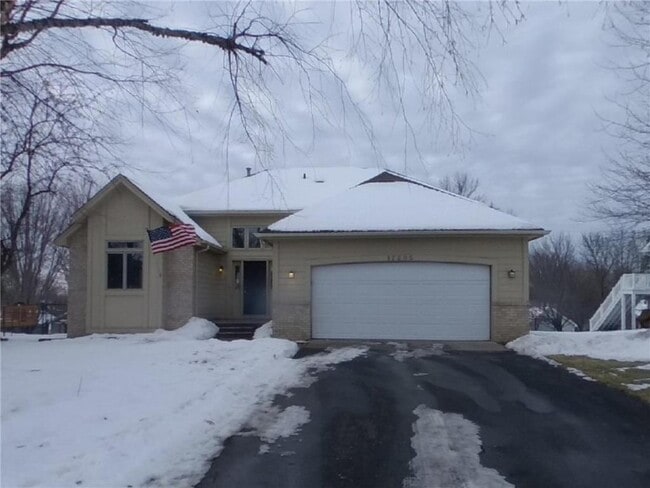 Building Photo - 17295 Hibiscus Ave