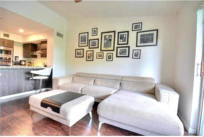 Photo - 4440 NW 107th Ave Unidad 306-7