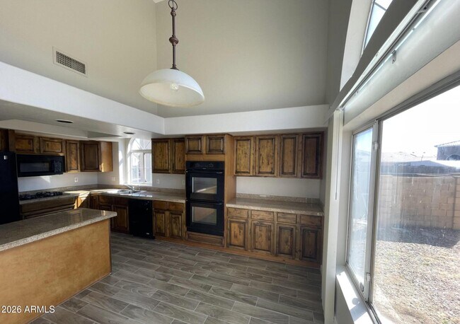 10925 W Kaler Dr