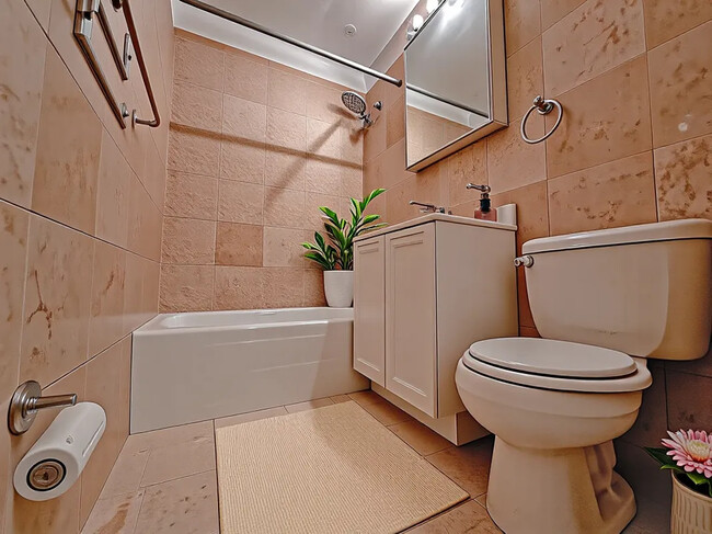 Photo - 120 E 17th St