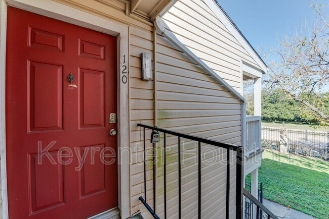 Photo - 2750 Holly Hall St