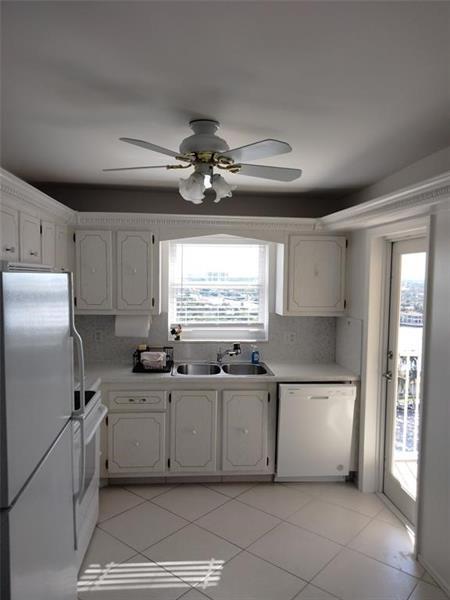 Photo - 1200 Hibiscus Ave Unidad PH8