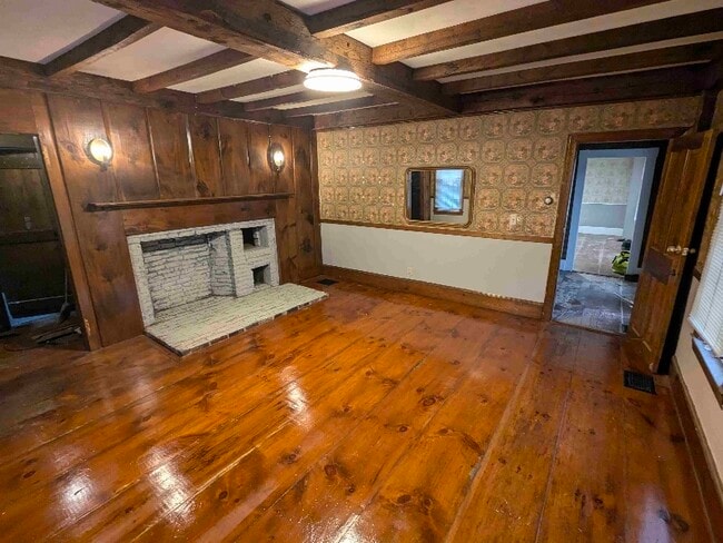 231 Lakeside Ave