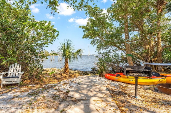 Photo - 1365 Pineapple Ave