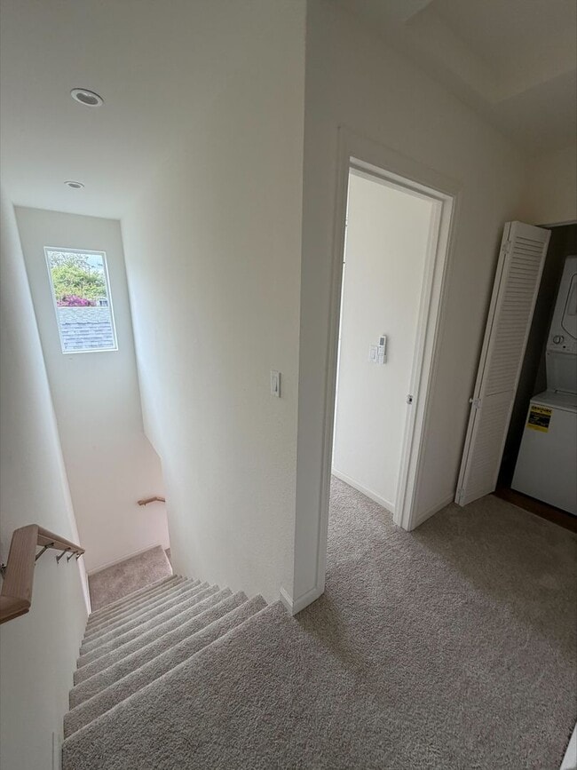 Photo - 4331-4337 Brookdale Ave. Unidad 4335