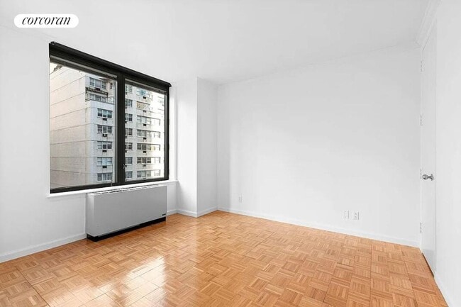 Photo - 150 E 57th St