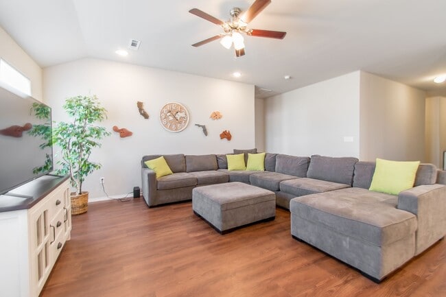 Photo - Well-Kept 4-bedroom 2 bath Home in Lowell! GREAT Location!