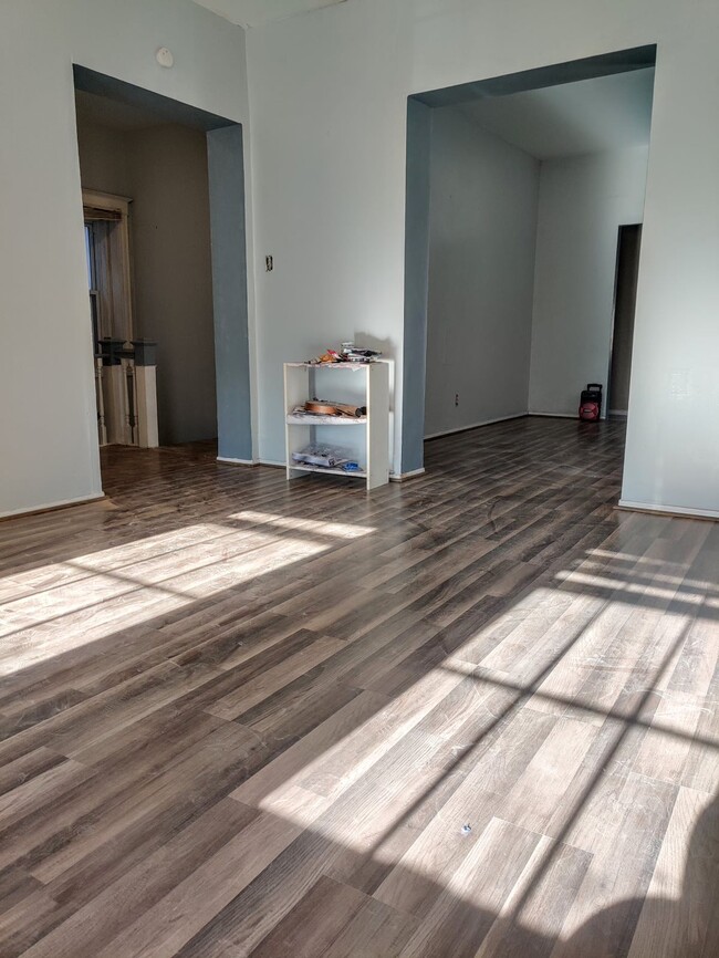 Photo - 4427 Athlone Ave