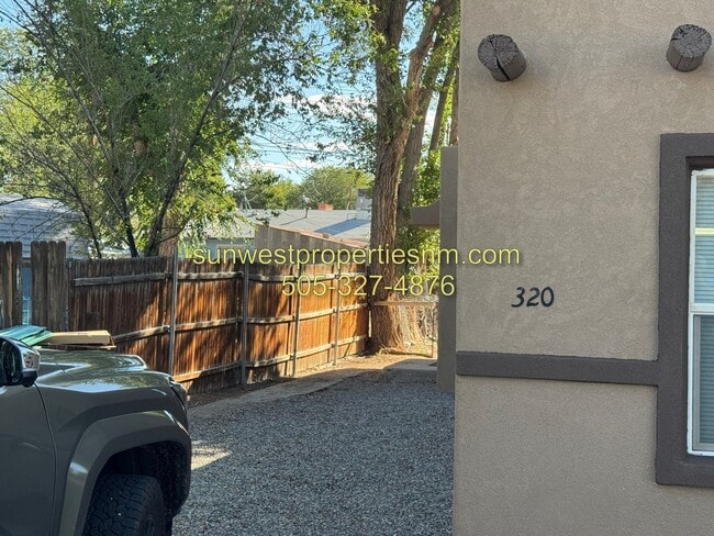 Building Photo - 320 N Loma Linda Ave Unit 320