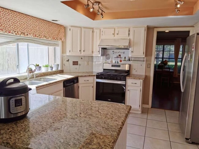 Kitchen - 3206 Sturbridge Ln