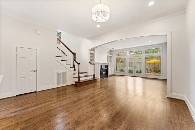 Photo - 5422 Gibson St