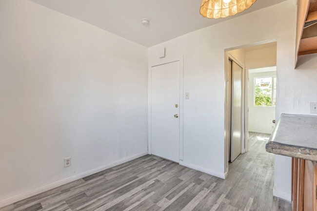 Photo - 847 W 43rd St Apartments