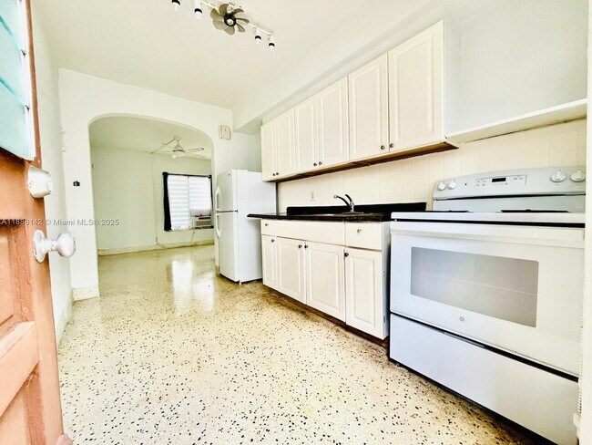 Photo - 2101 SW 3rd Ave Unit 2