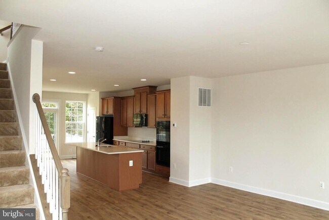 10665 Hinton Wy