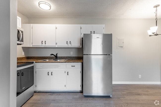 1BR, 1BA - 550SF - Kitchen - The Lily Grace Apartments