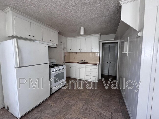 Photo - 111 E Grove St