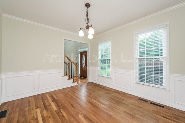 Photo - 985 Taylor Pkwy