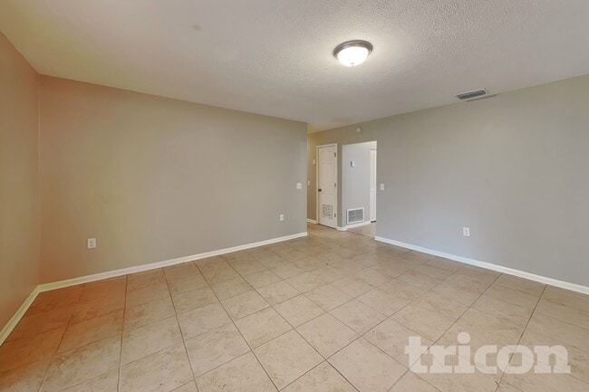 Photo - 311 E Windhorst Rd