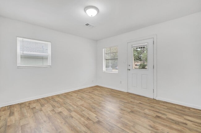 Photo - 3021 S Meridian St