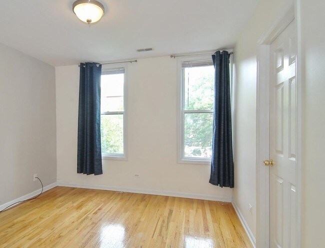 Photo - 1433 W Oakdale Ave Unidad 2