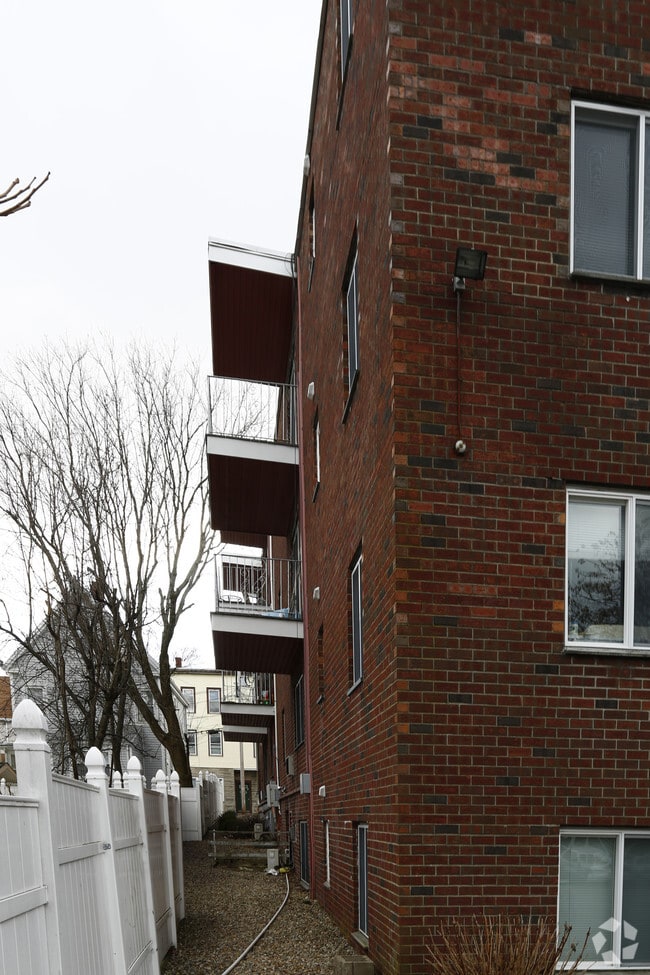 Photo - 95 Clifton St