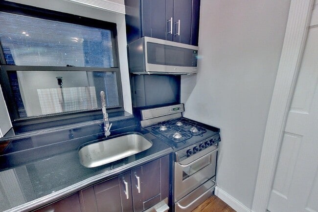 Photo - 434 W 52nd St Unit 7
