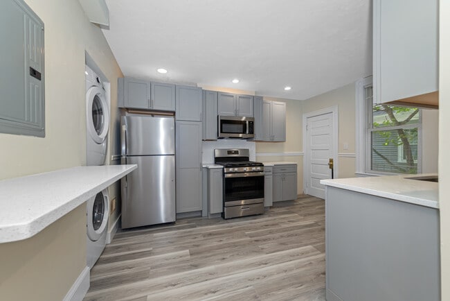 Building Photo - 39 Brackett St Unit 44-2 Rental