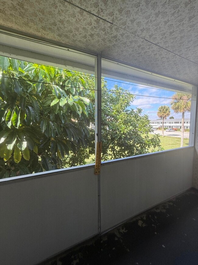 Building Photo - 152 Berkshire G