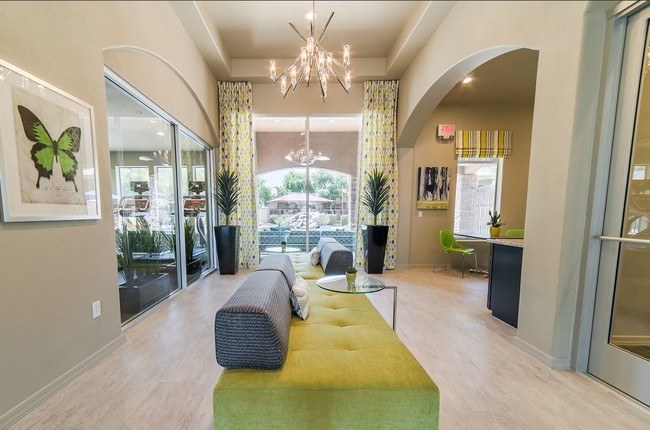 Welcoming Clubhouse - Sonoma Ridge Apartments