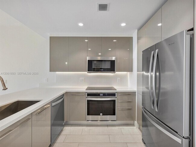 Photo - 2000 Metropica Wy Unit 502