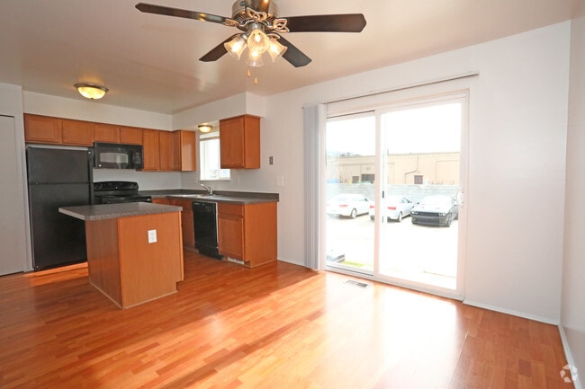 3 BR, 1.5 BA - 1190 SF