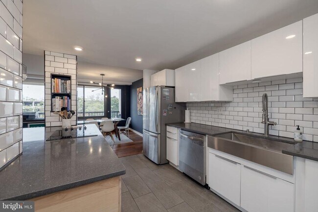 Photo - 5500 Holmes Run Pkwy Unit 1005