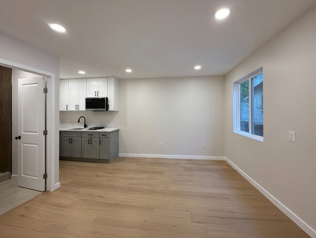 Building Photo - 272 Coralwood Ct