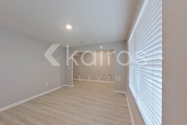 Photo - 4690 Malay Cir