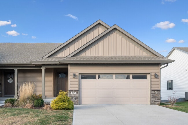 Building Photo - 785 River Bnd Ln