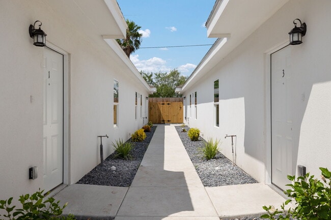 307 W Diamondhead Ave