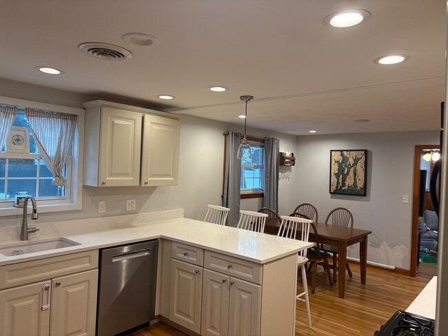 22 Farwell Ave