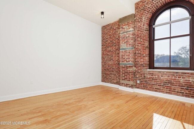 Photo - 179 Chelsea Ave Unit 210